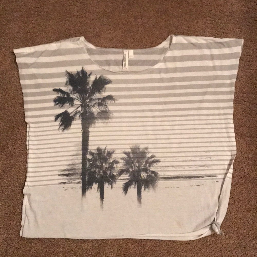 Grey & white short sleeve shirt